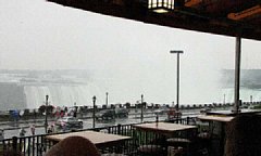 レストランからの雨の滝 レストランからの雨の滝